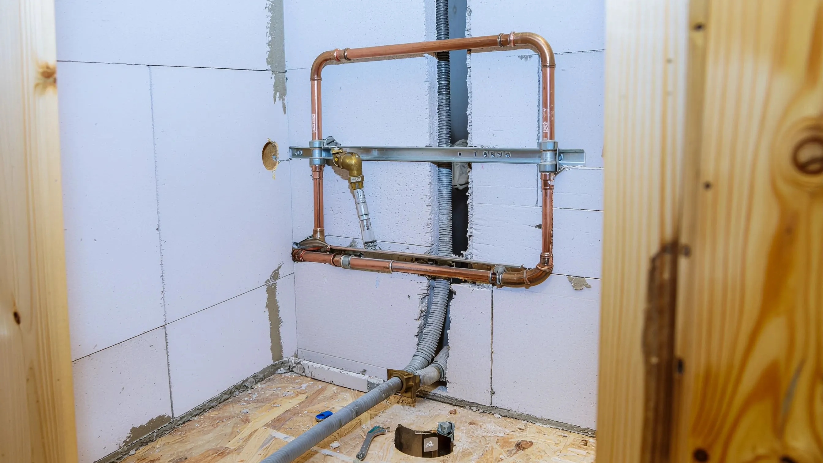 Choosing High-Efficiency Toilet Cisterns with Dual Flush Valves